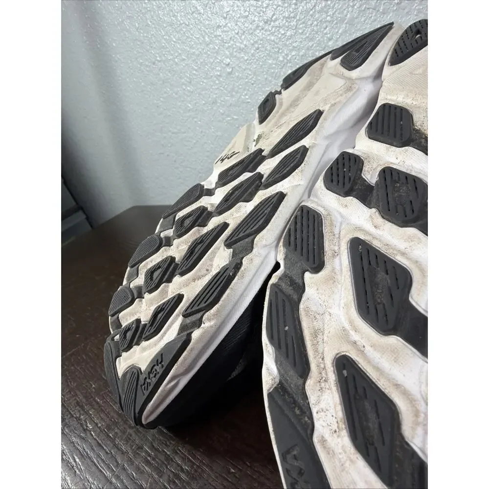 Hoka One One Clifton 9 Black White Running Shoes Youth Size 7 MD 1131170BWHT